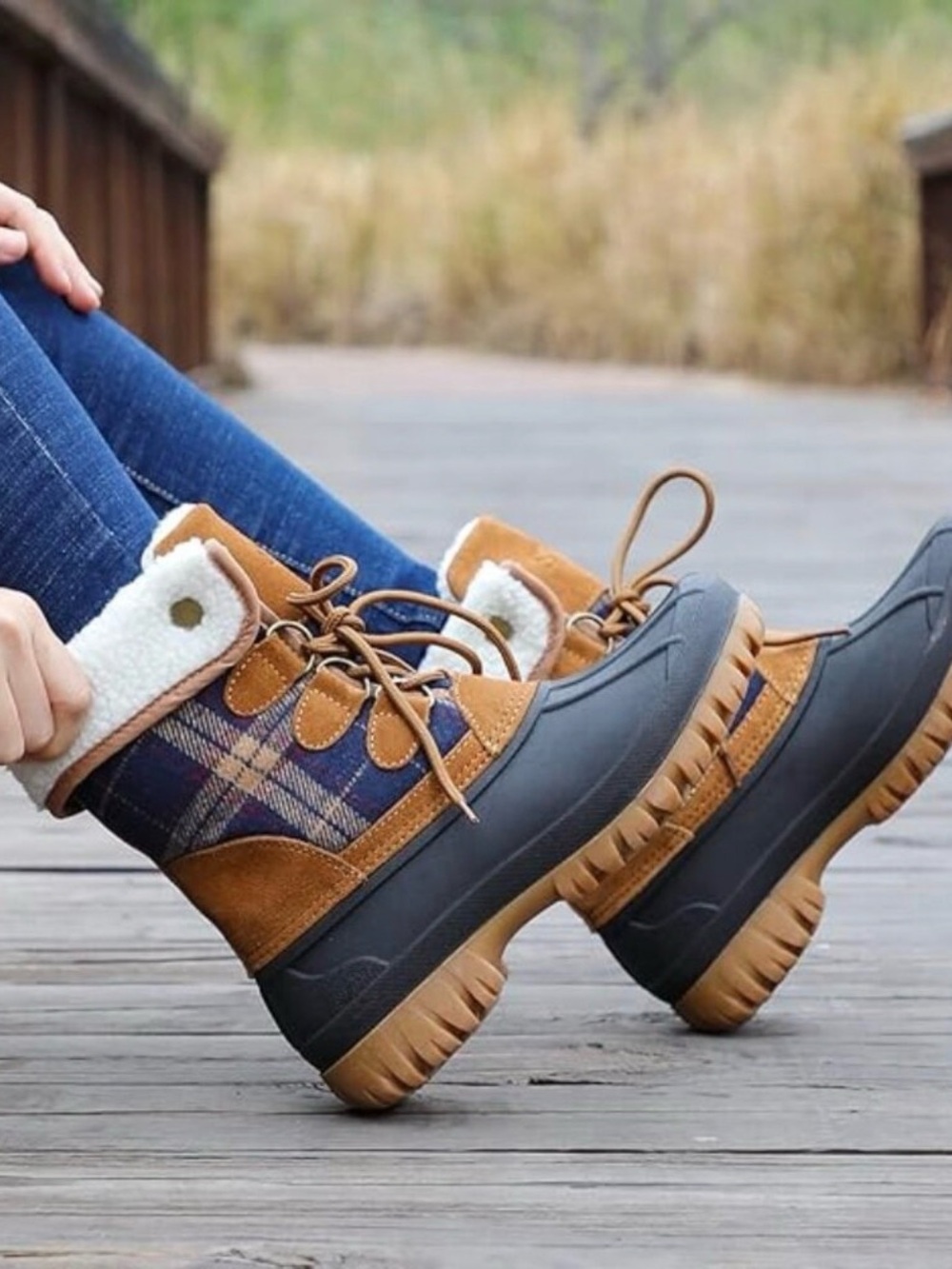 STQ Women's Plaid Winter Duck Boots Size 9 Waterproof Snow Shoes Navy Tan